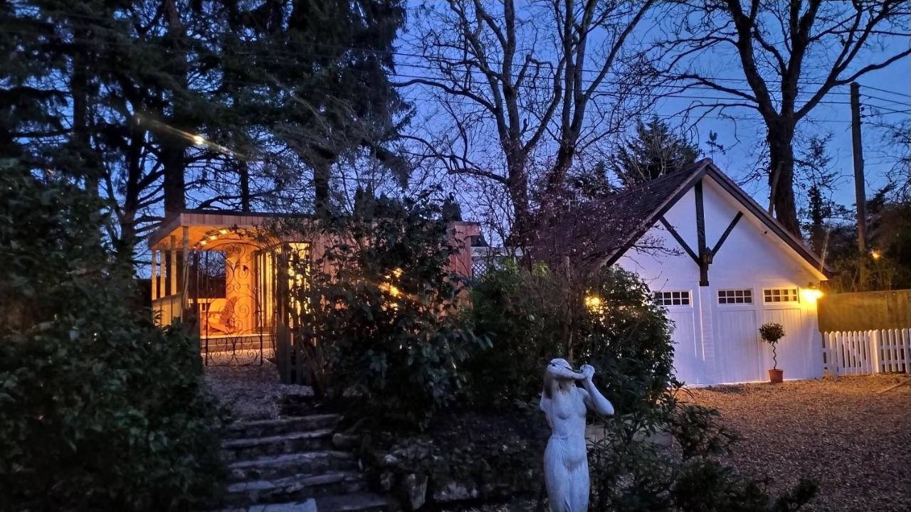 Thatched Eaves Ibsley Exterior photo